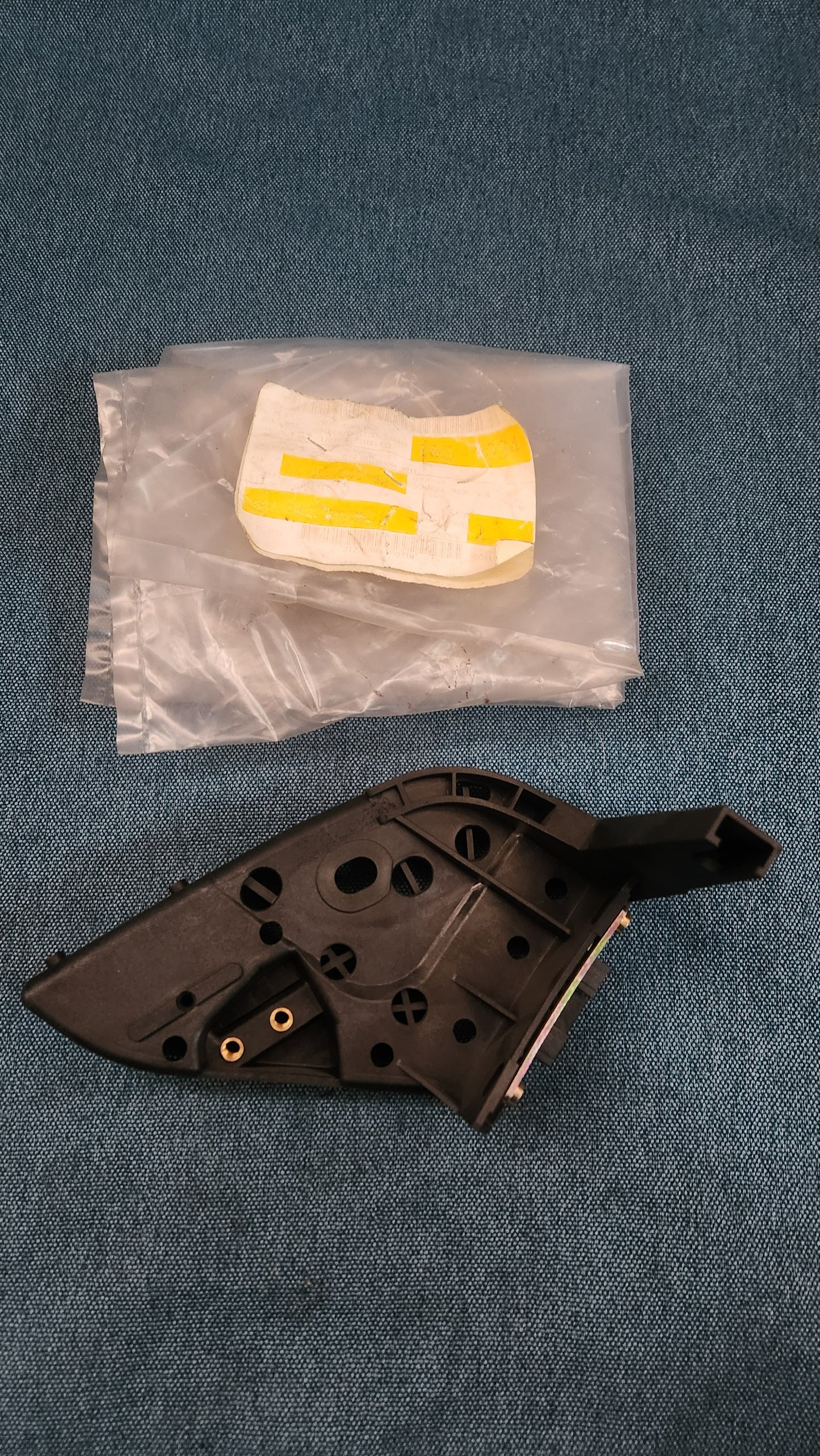 Halter Stoßstange Audi A6 4B C5 4B0941705B Nos H1