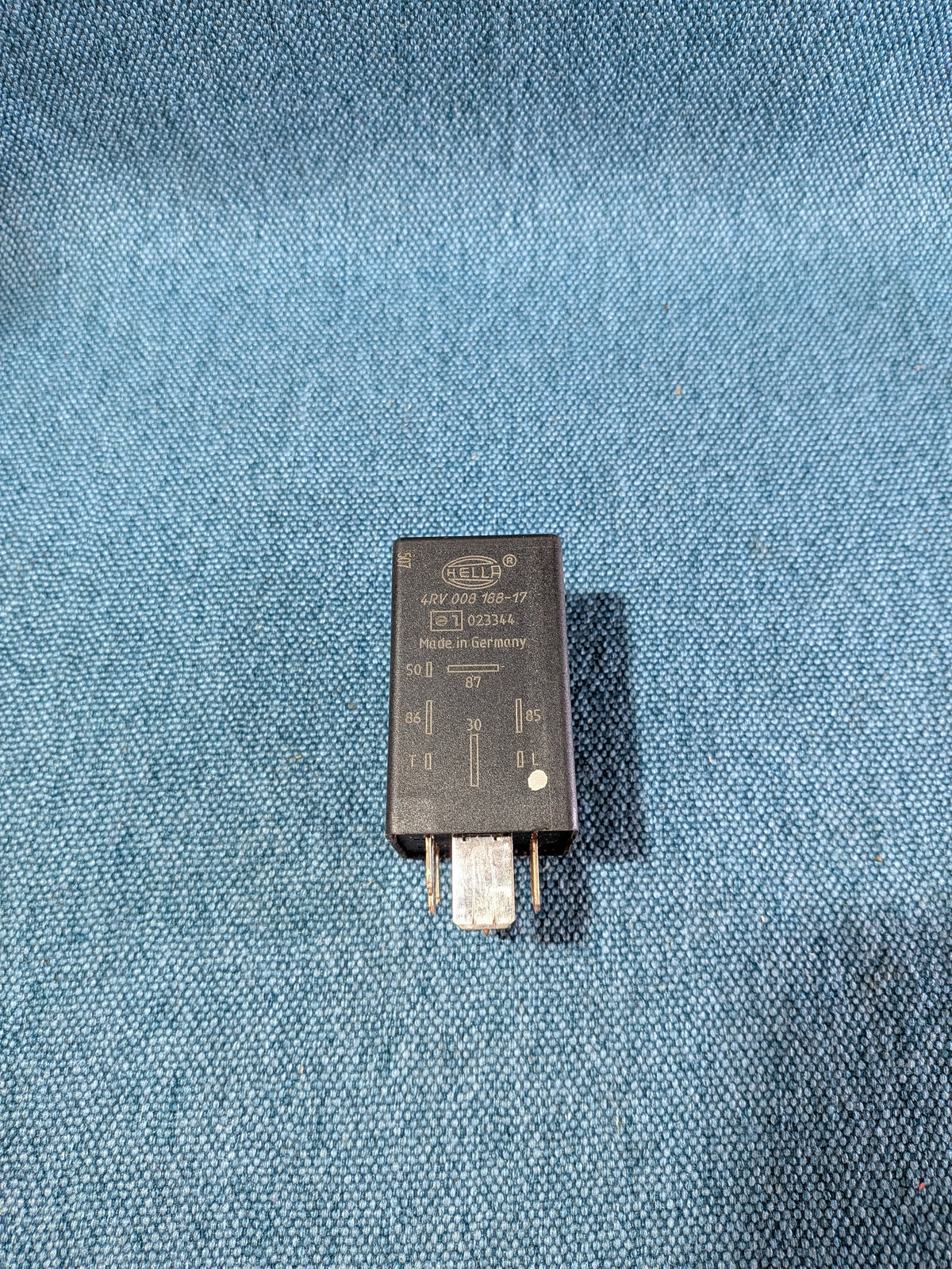 Hella Glow Plug Relay 4RV00818817 Caddy 14D/Golf/Jetta/1/2/LT1/Passat/B1/B2/B3/Polo 86C/T3/T4 Bus/Audi 80/90/B2/B3/100/200/C2/C3/C4 171911261A Used E12
