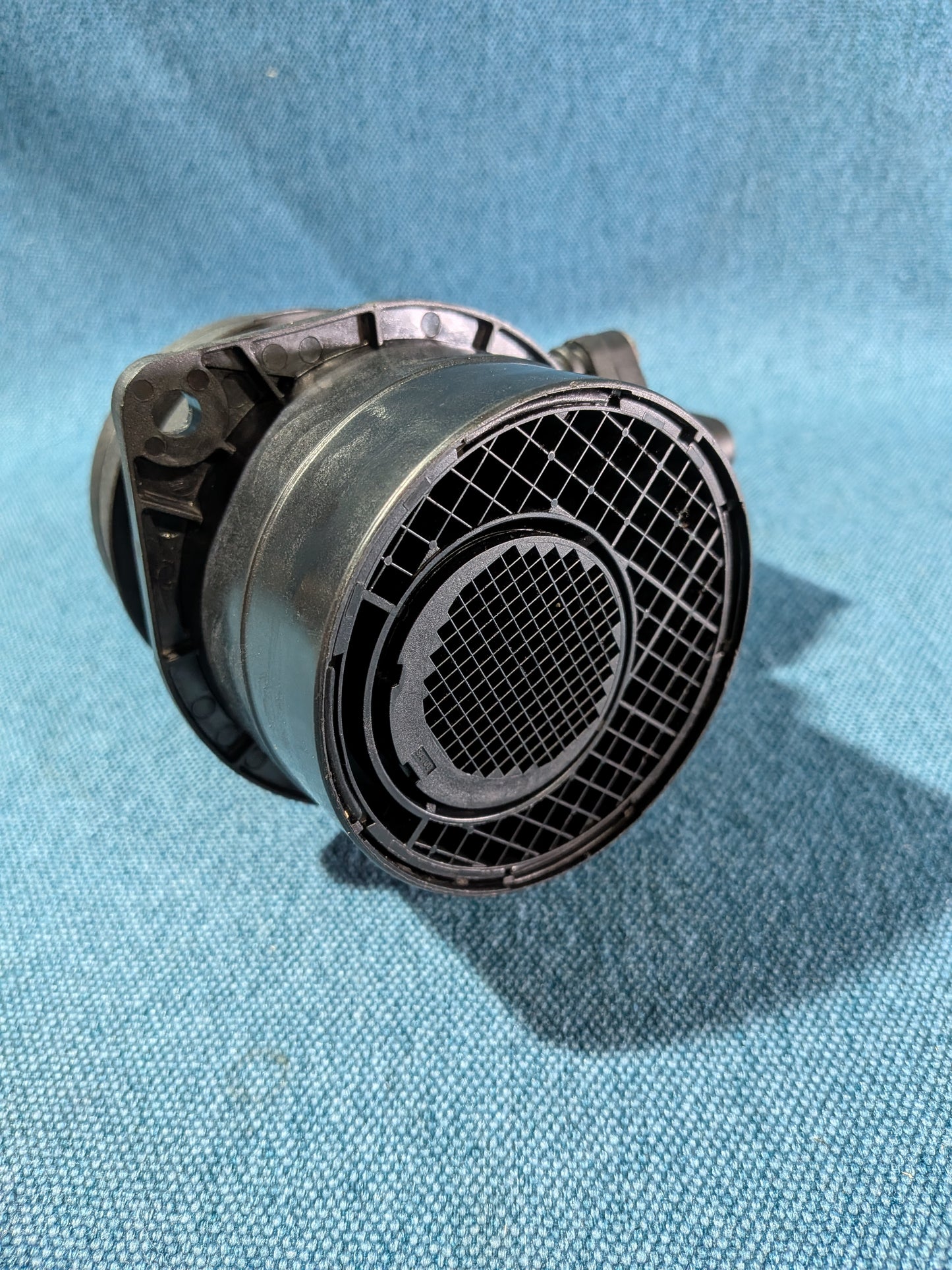 Mass Air Flow Sensor (MAF) Golf 4/5/Plus/Bora/Caddy 2 9KV/EOS/LT2/Passat/3B/BG/B6/Phaeton 3D1/Polo 9N/Touareg 7LA/Touran 1T1/T4/T5 Bus/Audi A3/8L/8P/A4/B6/B7/A6/C5/C6 074906461B Used A27