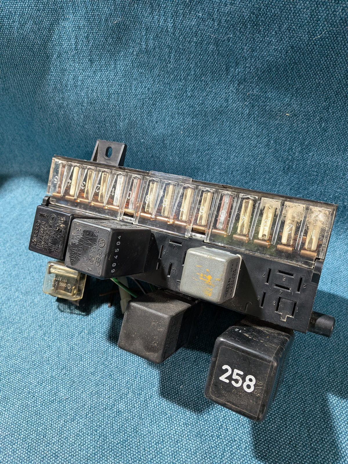 Fuse box Golf/Jetta/1/Cabrio/LT1/Scirocco 1/T3 Bus 171941813BC Used A27