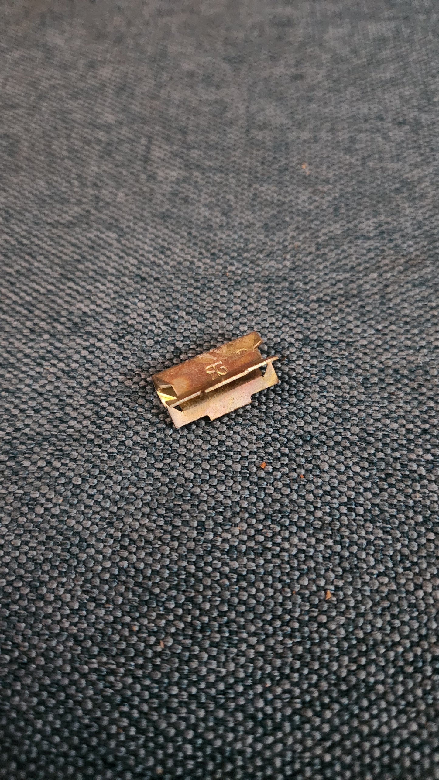 Clip für Einstiegsleiste Golf/Jetta1 171853577 Nos L4