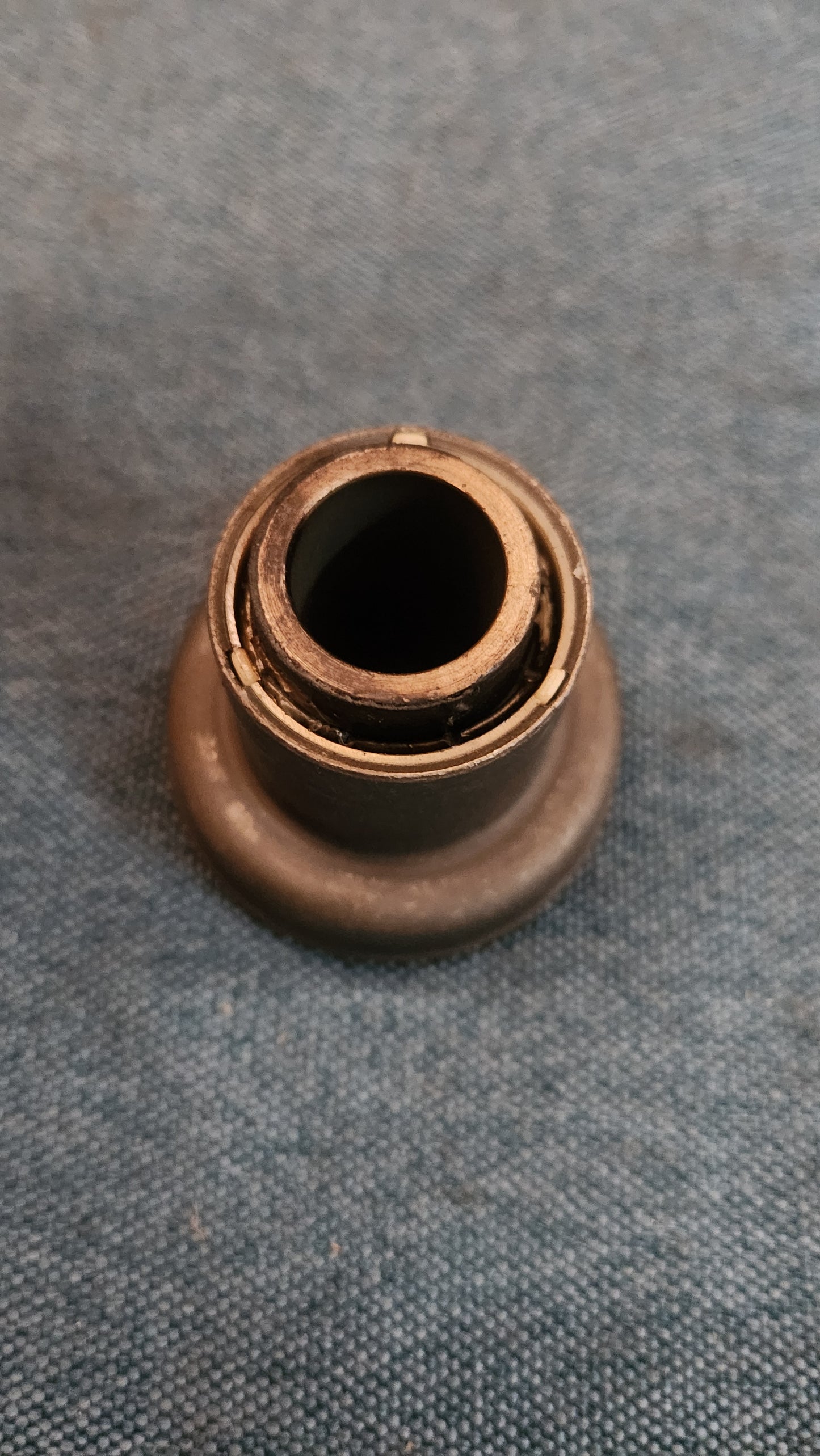 Gummi Metalllager für Querlenker vorne oben T3 251407077 Nos J2