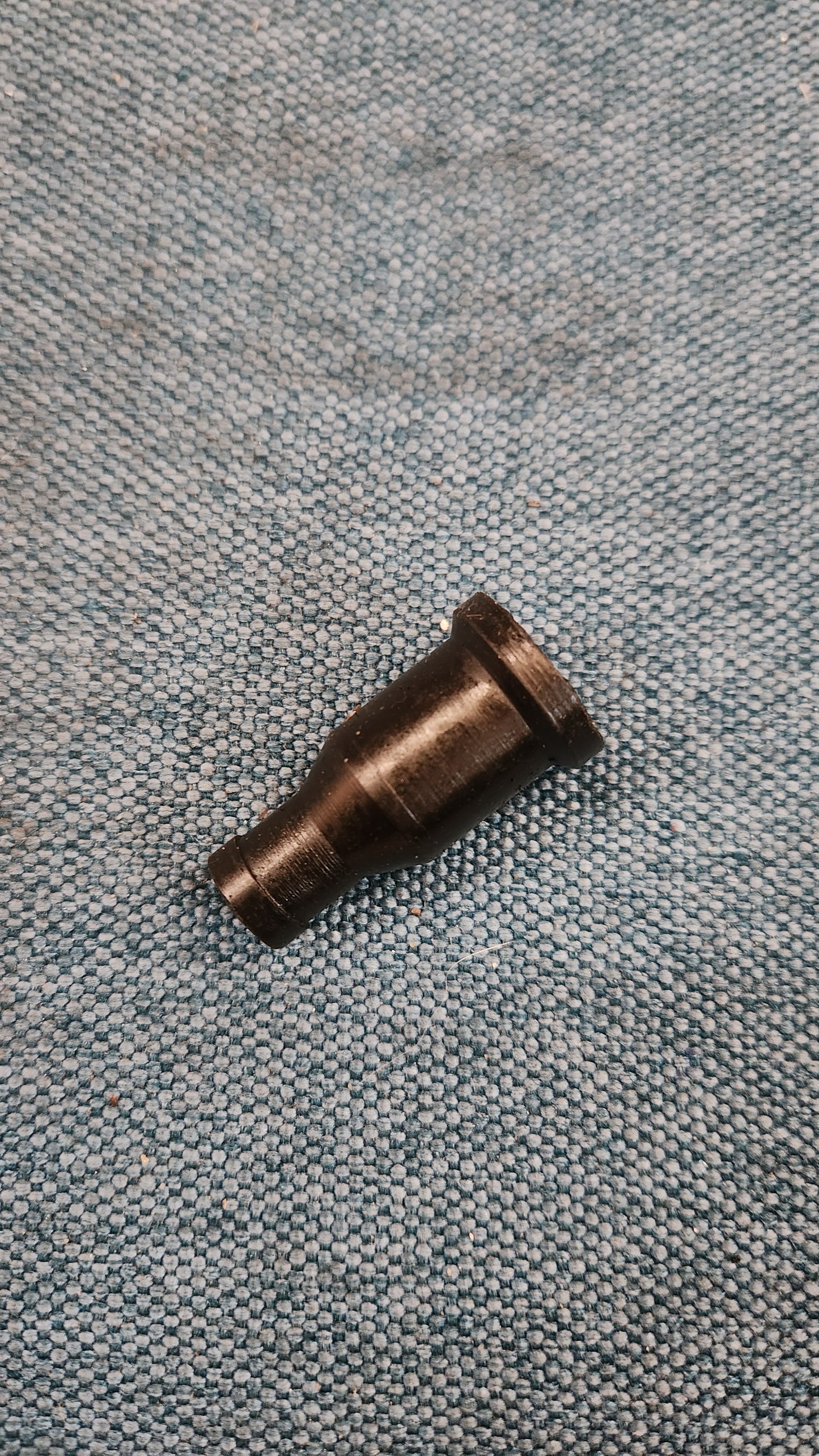 Schutzkappe Zündkabel Golf/Jetta1/Derby/Caddy14D/Iltis/LT1/PassatB1/B2/B3/B4/Polo1/86C/Santana/Scirocco1/2/T3/Käfer/Kübelwagen 311905429A Nos I8