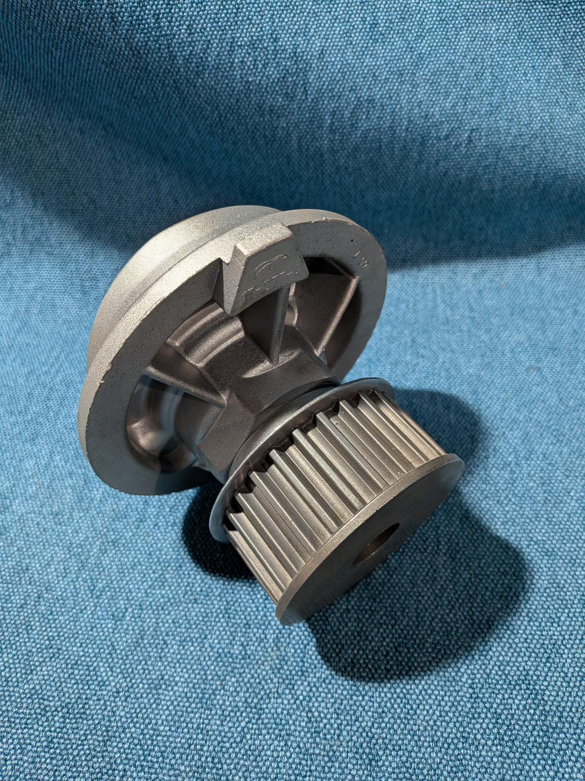 Quinton Hazell water pump Opel/Astra/F/G/H/Calibra A/Frontera/A/B/Kadett E/Omega B/Vectra/A/B/Zafira 1334053 NOS/New C9