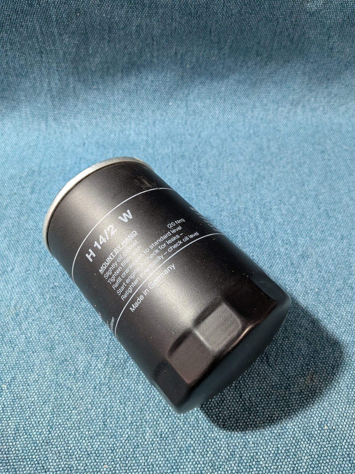 Oil Filter Hengst H14/2W Caddy 14D/Derby/Golf/Jetta/1/2/3/Vento/Iltis/K70/Beetle/LT1/Passat/B1/B2/B3/B4/Polo 86C/Santana/Scirocco/1/2/T4 Bus/Wartburg/Audi 50/80/90/B1/B2/B3/B4/100/200/C1/C2/C3/C4/A6 C4/Cabriolet/Quattro/Coupe 0028115351 NOS/New F4