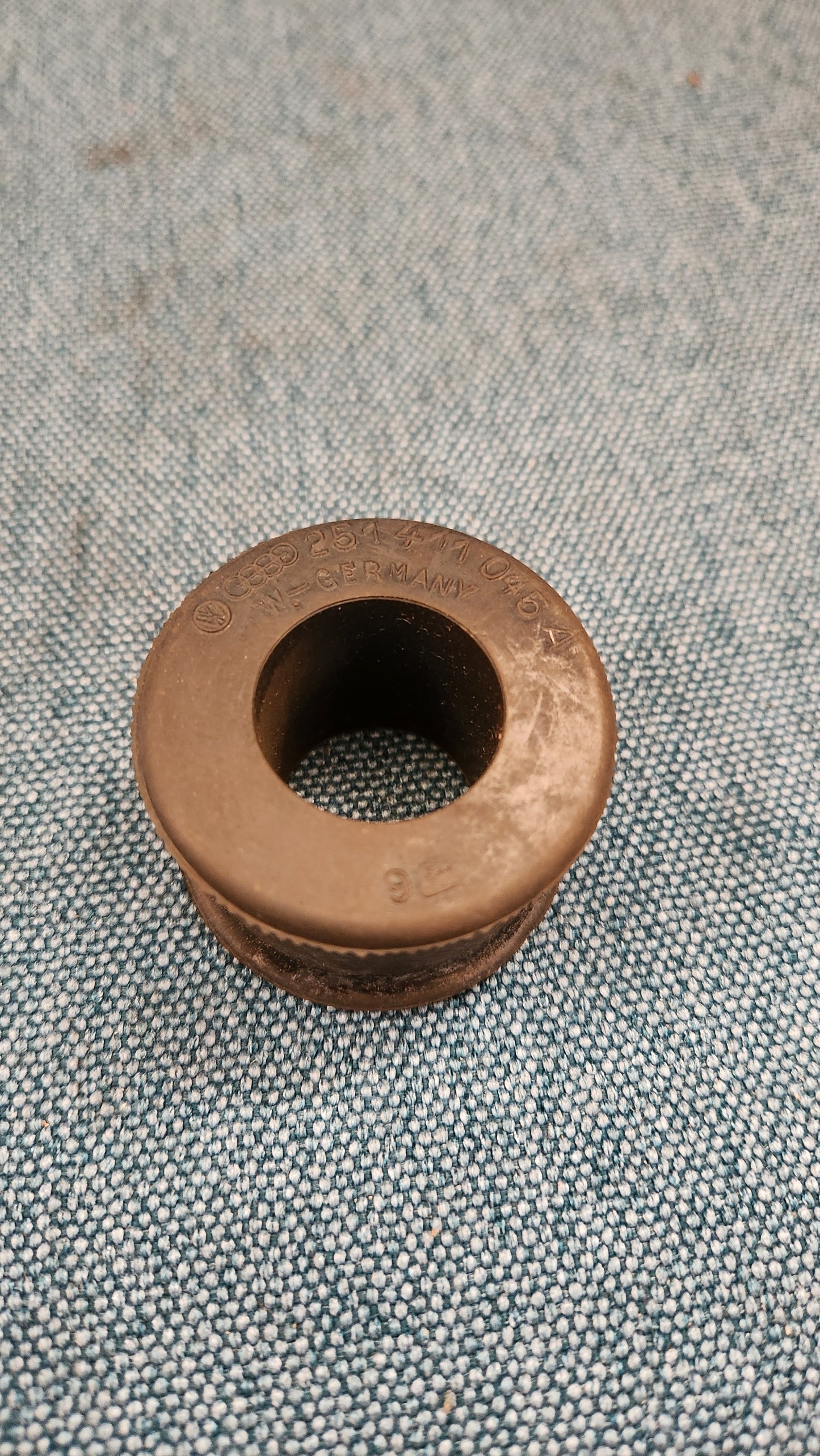 Front Stabilizer Bushings 23mm T3 Bus 251411045A Nos M9