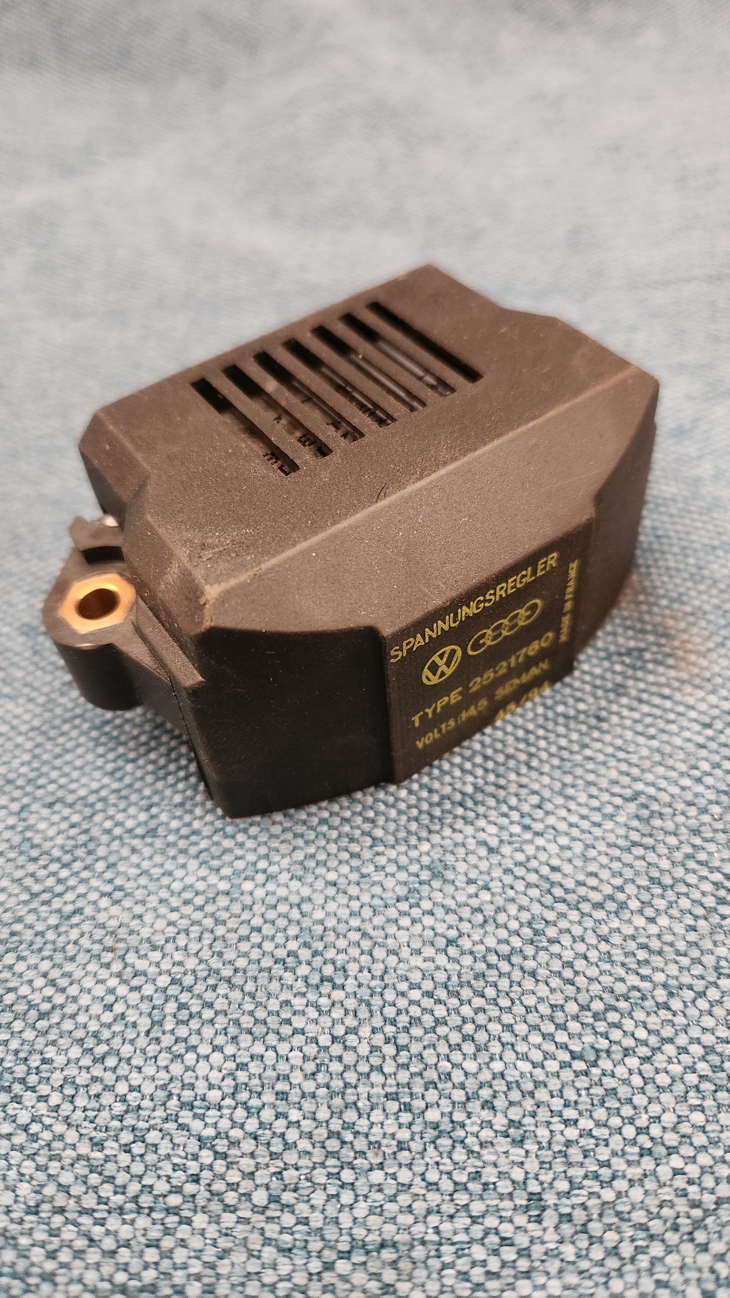 Lichtmaschinenregler Golf/Jetta/1/2/Passat/B2/B3//Polo86C/T3 Bus/Audi 80/90/B2/100/C3 049903803H Nos L3