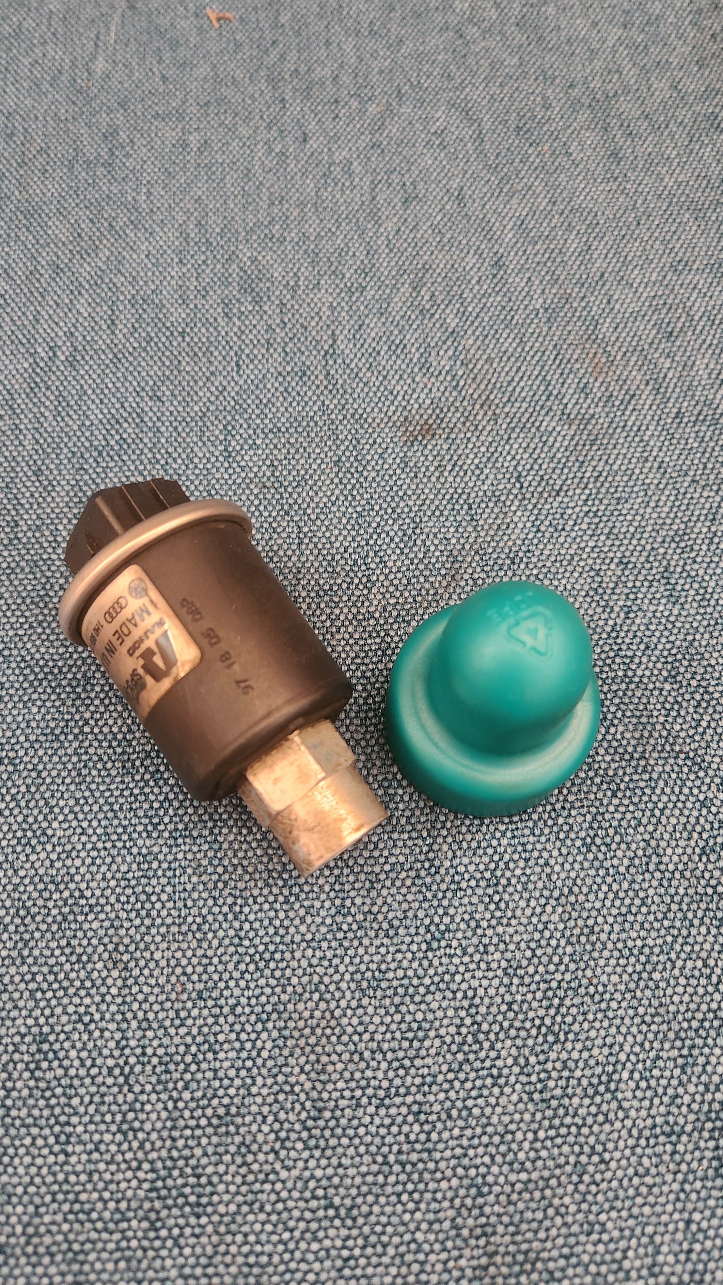 Druckschalter Klimaanlage Golf/3/4/Vento/Bora/Corrado/Caddy 2 9KV/T4 Bus/LT 2/New Beetle/Passat/B4/3B/BG/Polo 6N/Sharan/Audi A3 8L/TT 1H0959139B Nos M9