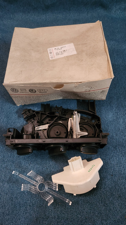 Golf3/Vento climate control panel 1H0819045C Nos G4