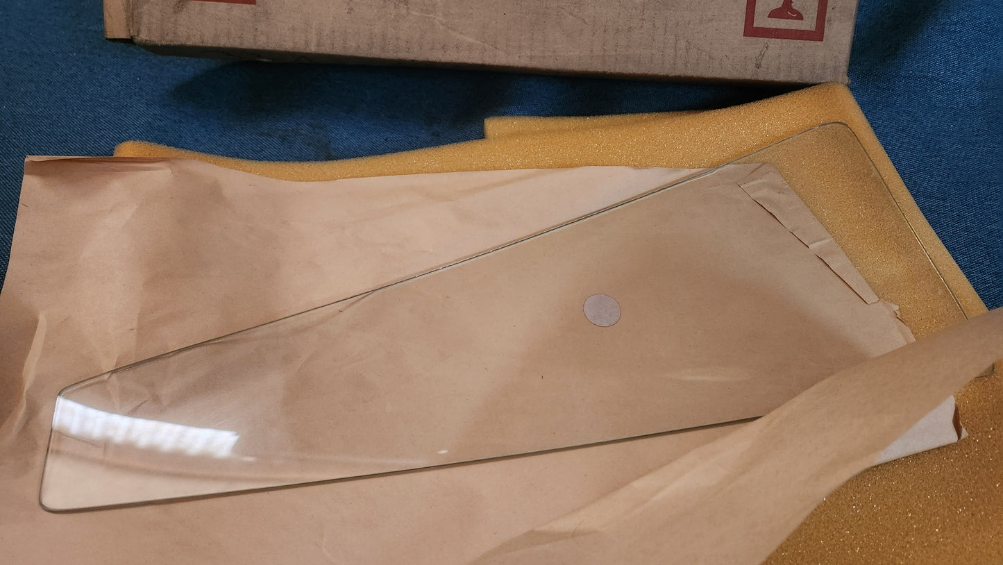 Passat B2 32B Seitenscheibe Fenster rechts 331845216 Nos A2