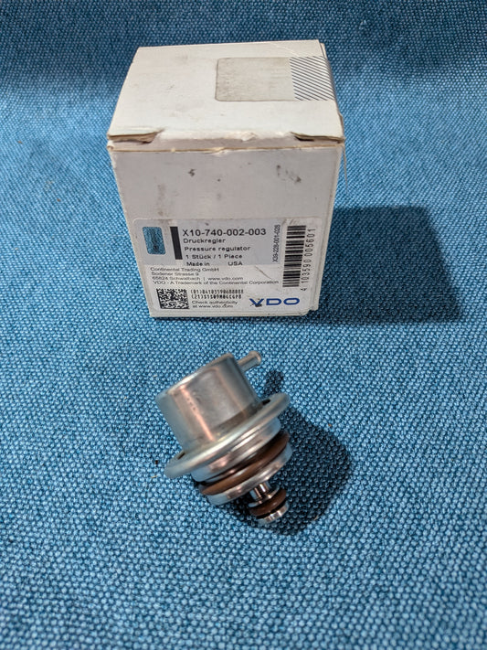 Fuel Pressure Regulator VDO X10740002003 Passat/B3/B4/3B/BG/Polo 6N/T4/T5 Bus/Golf 3/Vento/Sharan/Golf 4/5/Bora/New Beetle/Corrado/Caddy2 9KV/Audi 80 B3/B4/100/A6/C4/A2/A3 8L/TT 037133035C NOS/New A15