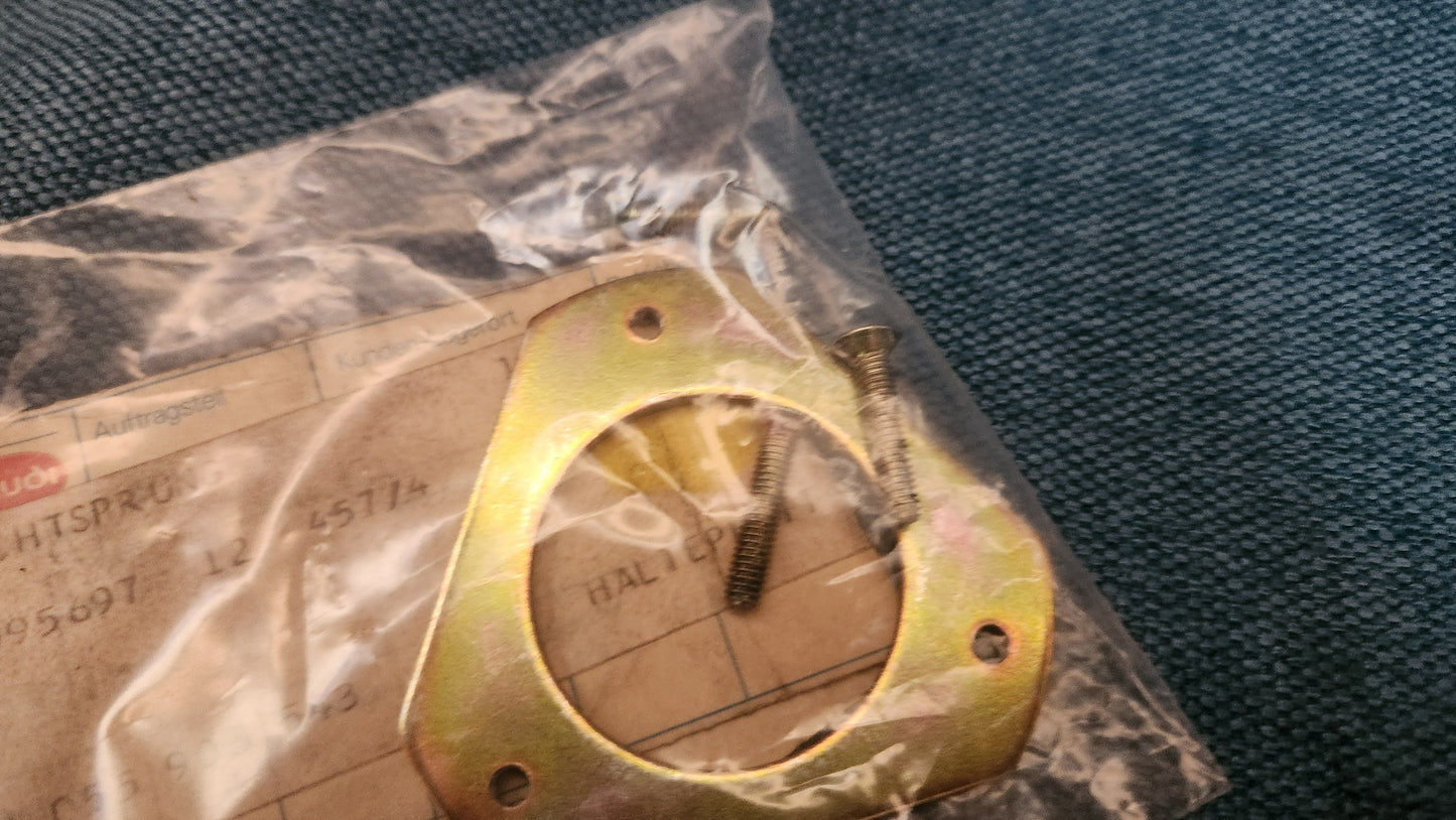 Audi 100 C2 Type 44 mounting plate for retrofitting NOS quattro Avant 055903543