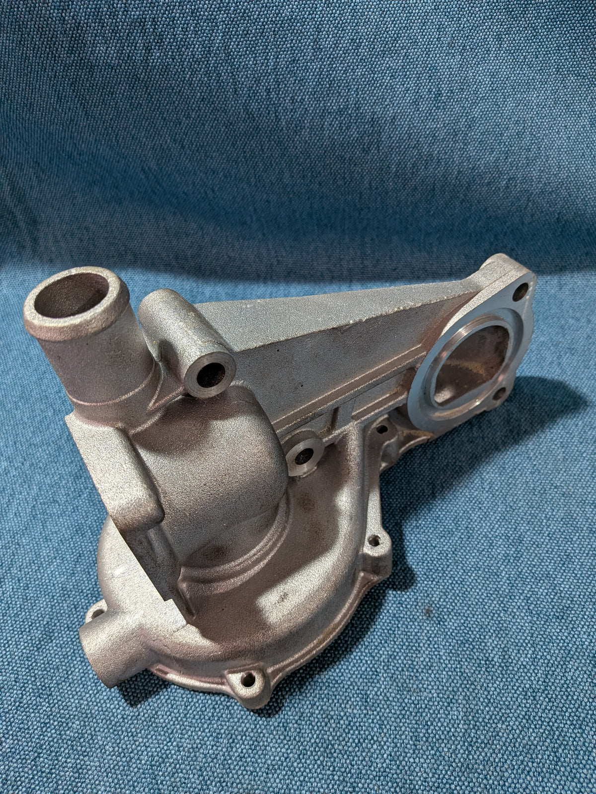 Water pump housing CK 3211724 Passat/3B/BG/Audi A4 B5/A6/C4/C5/Cabriolet 50121010X NOS/New D10