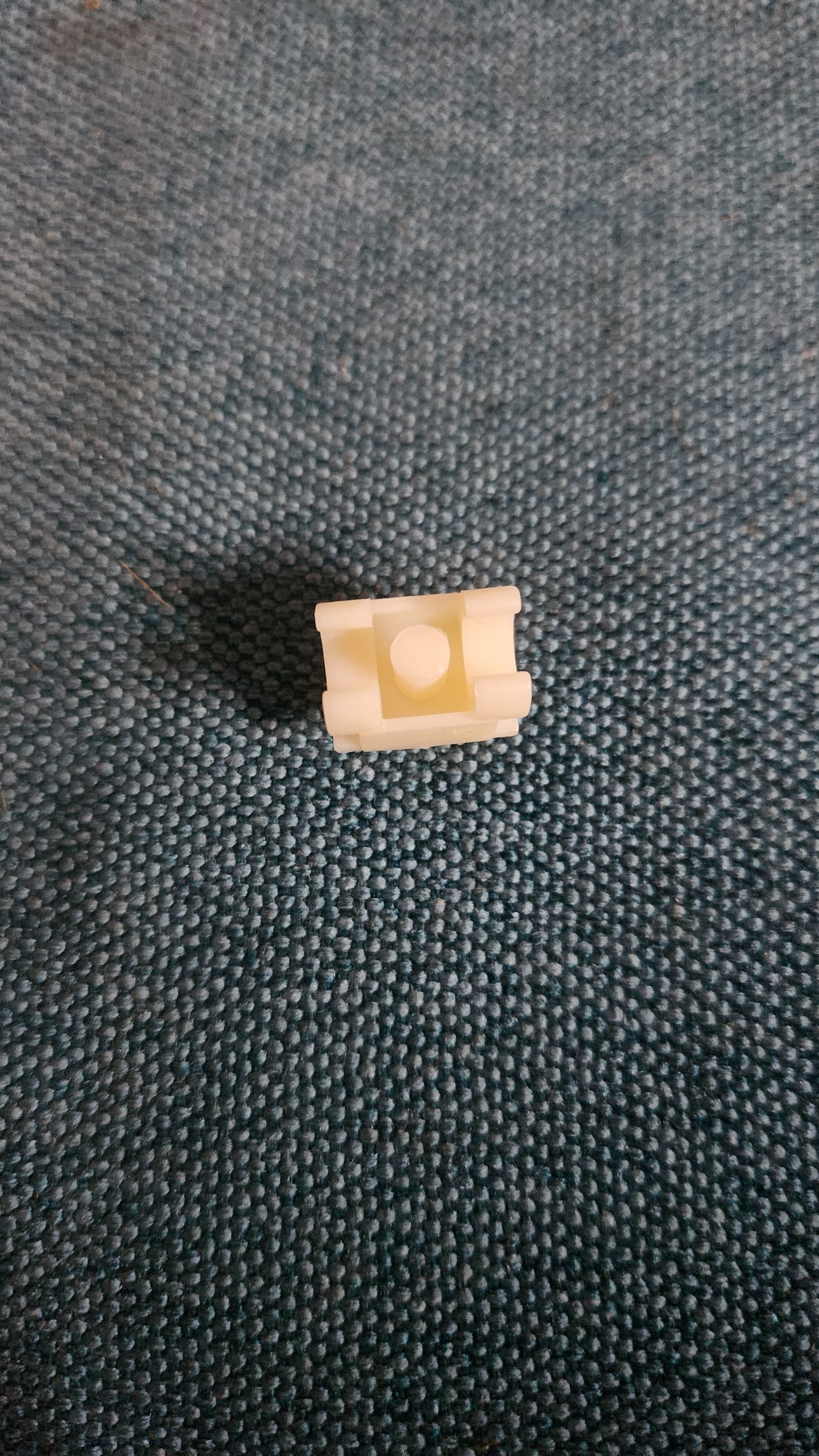 Clip für Haubenaufsteller Golf/Jetta1/Scirocco1/2/Polo86C/Caddy14D 867823397 Nos I6