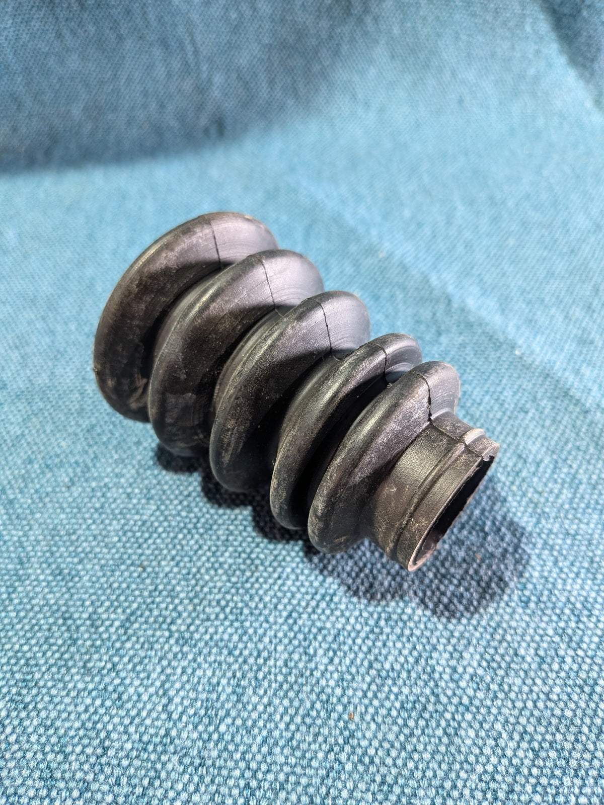 Shift rod boot for T2/T3 bus 251711167A NOS B16
