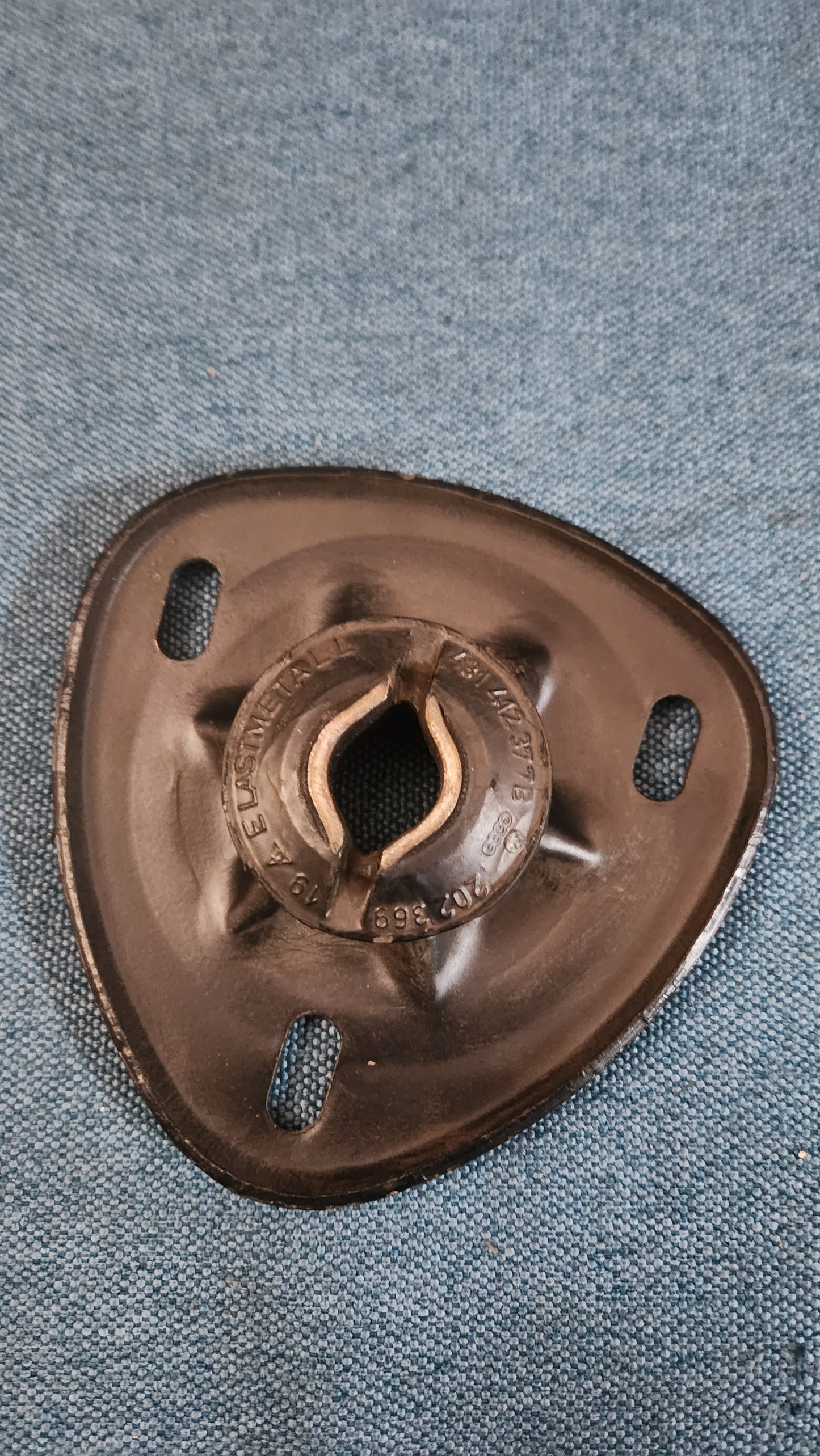 Strut mount front Audi 100 C2 431412377B NOS H9