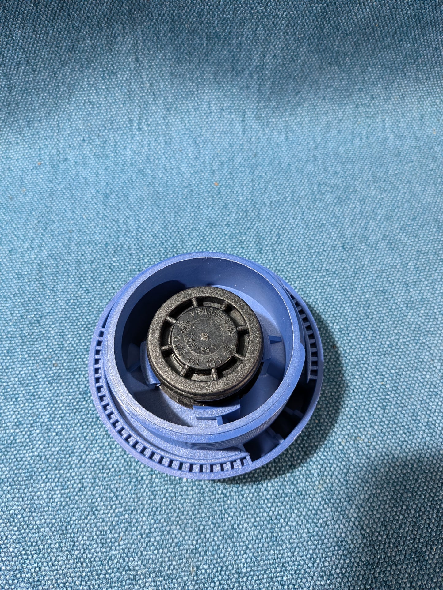 Kühlerdeckel Golf 4/Bora/Passat/3B/BG/T5 Bus/Polo 9N/Touareg/Audi A2/A3 8P/A4/B5/B6/A5 B7/A6/C5/C6/A8 D3/Q7/TT 1J0121321B NOS B6