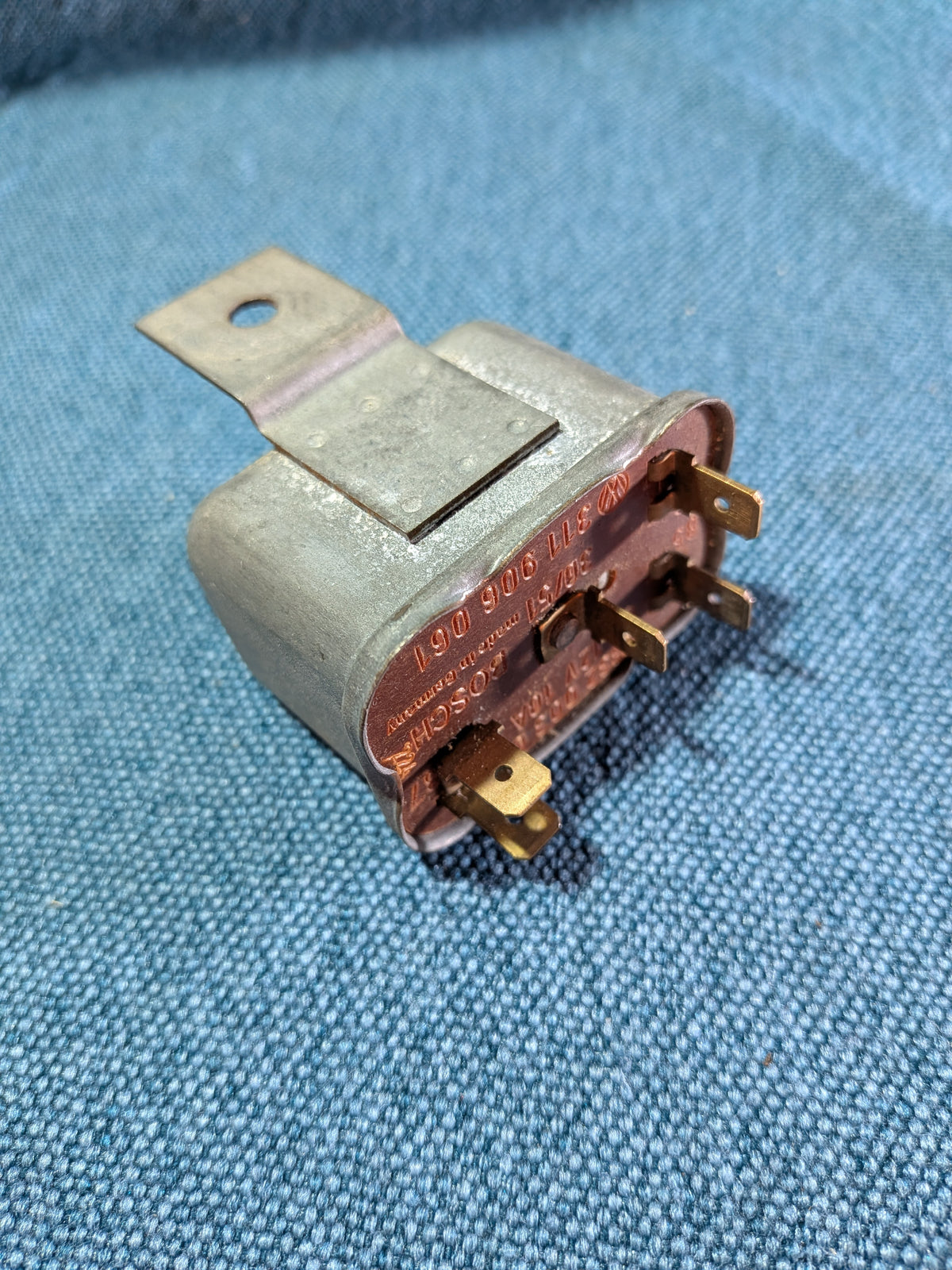 Fuel pump relay Type 3/Type 4/Karmann Ghia/T1/T2 Bus/Beetle/Porsche 914 311906061 Used B16