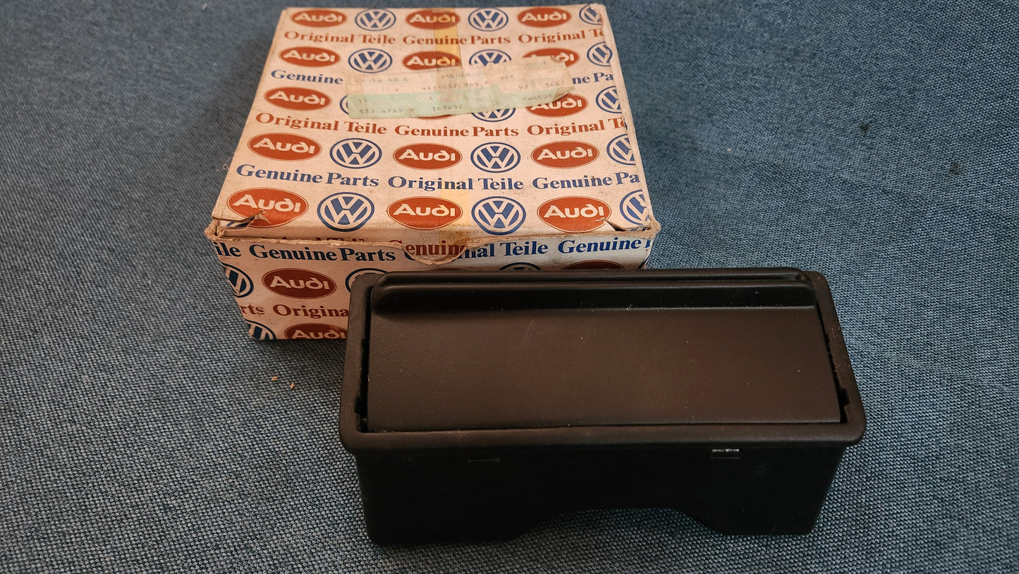 Audi 100/200 C3 Typ44 quattro Aschenbecher 4431857951D Nos A3