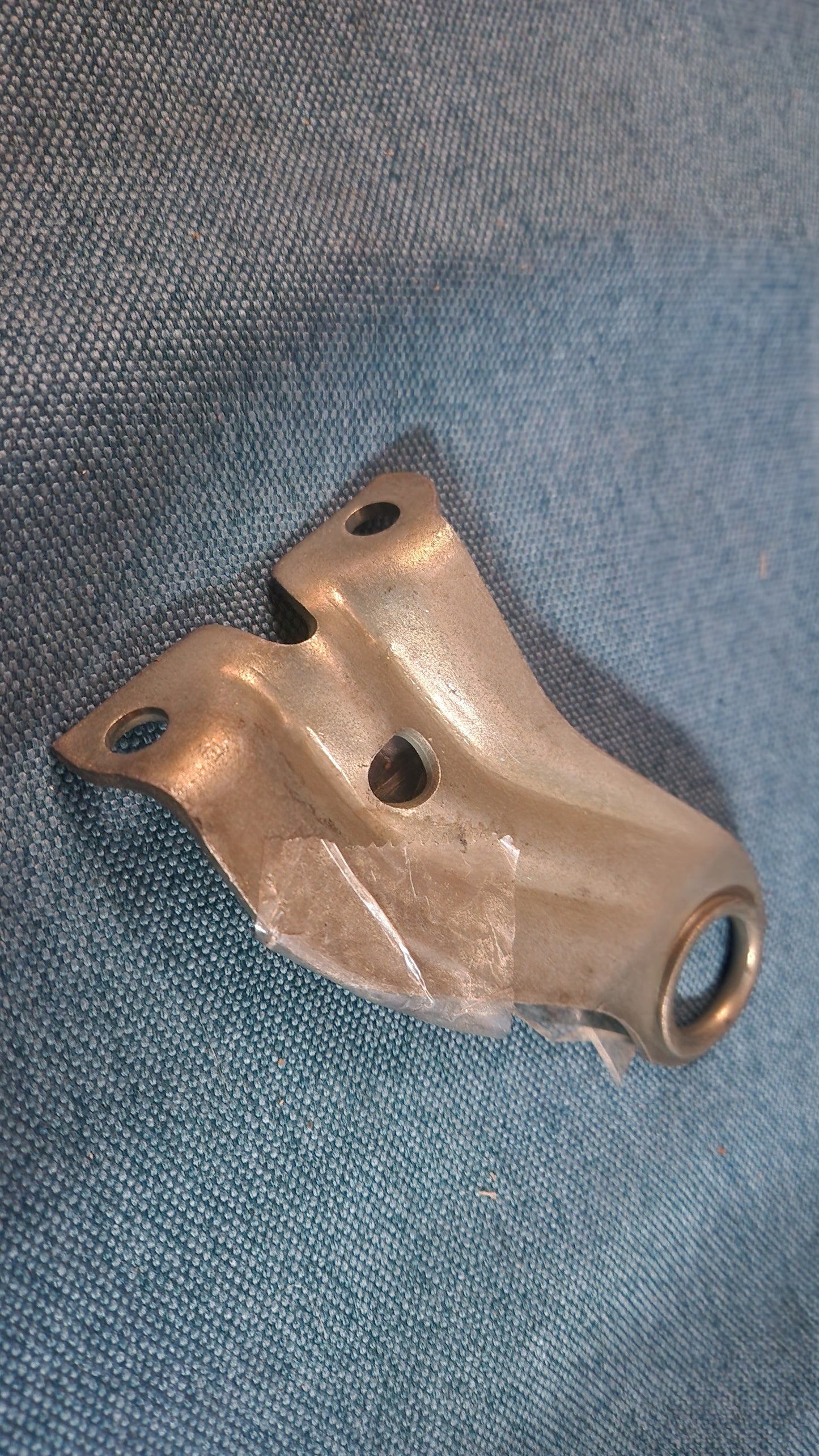 Holder Audi 80 Passat B1 B2 engine 843253253B Nos A2