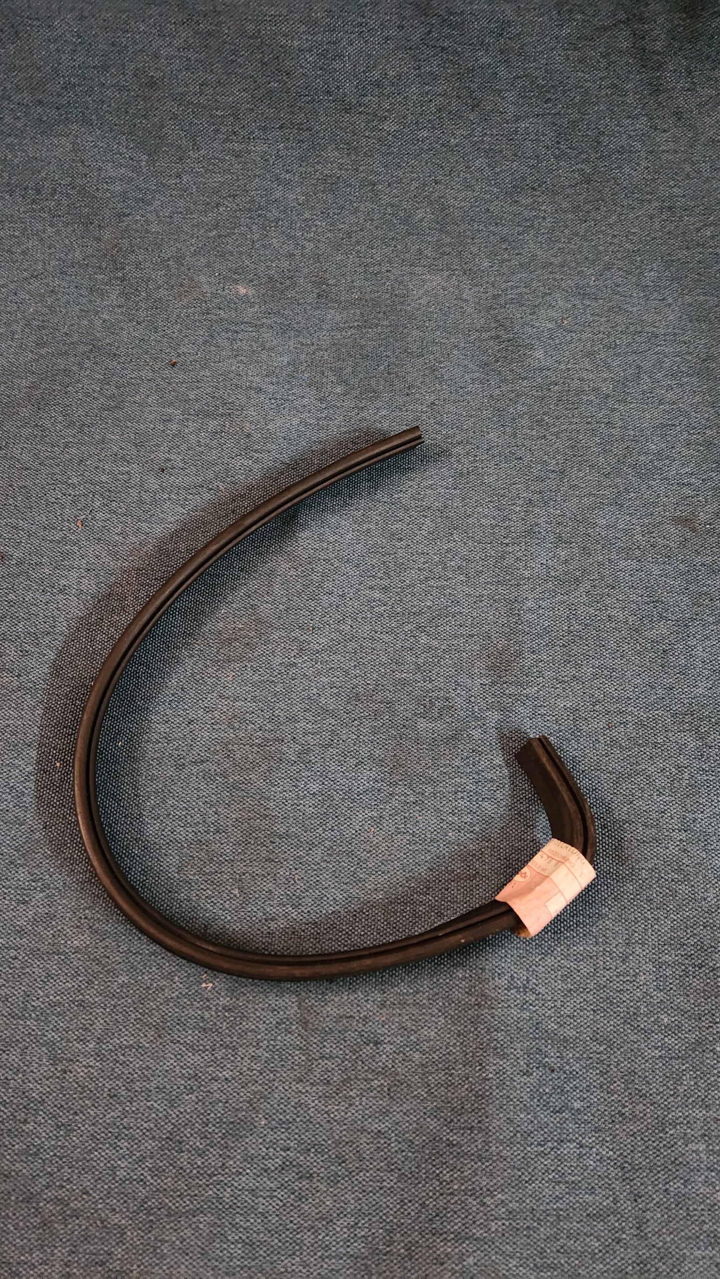 Fensterschachtdichtung hinten rechts Golf/Jetta2 193839478B Nos I4