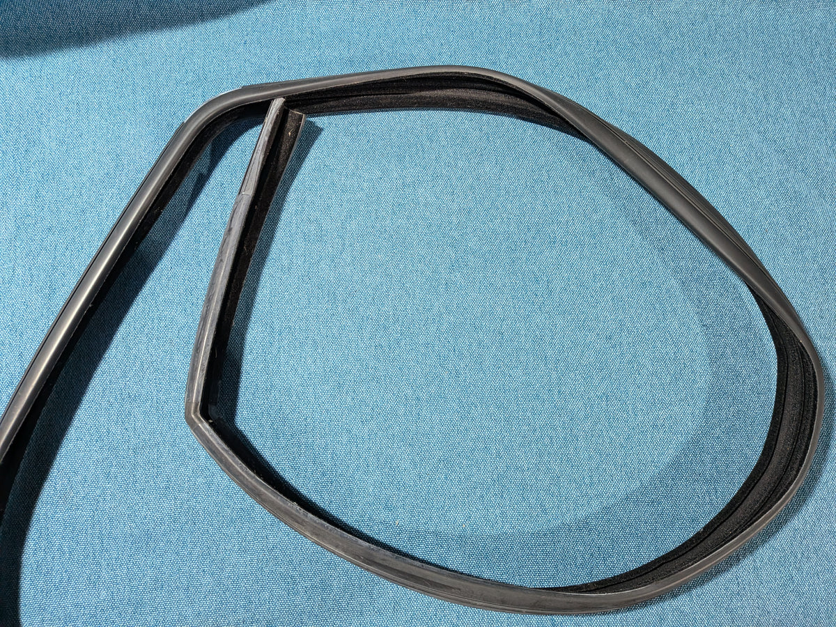 Fensterführung Schachtleiste Schwarz Golf3/Vento 1H3837432 NOS A4