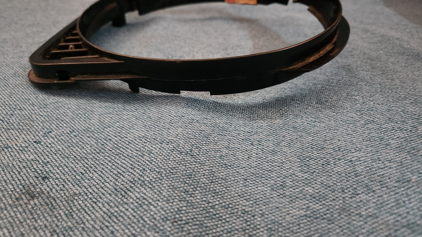 Kühlergrill Ecke Golf1/Caddy14D 147853656 Nos K5